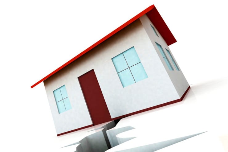 housecrack-740x493