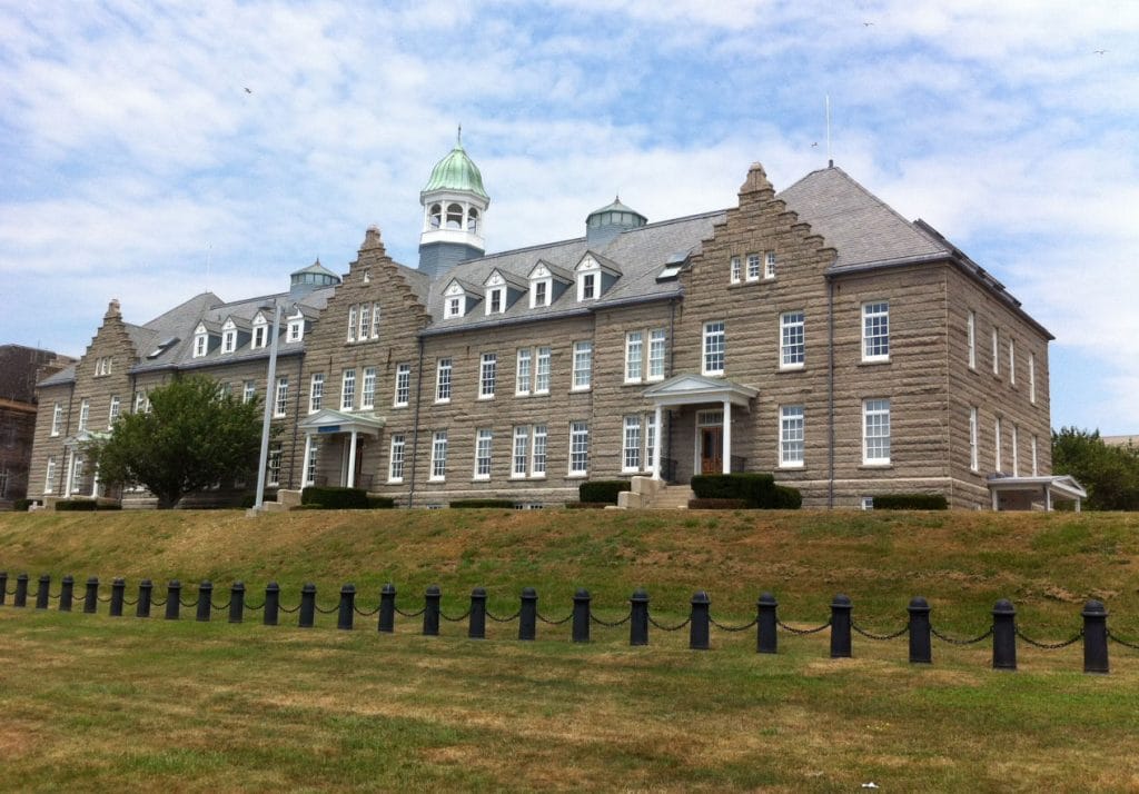 Luce_Hall_(Naval_War_College)_001